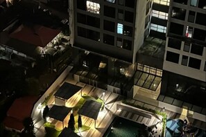 A high-rise building with multiple floors, large windows, and a rooftop terrace with outdoor seating. - Setia sky 88 Foo homestay (Johor Bahru)