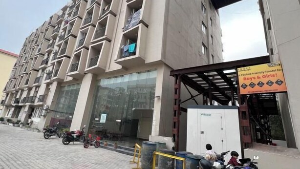 A hostel with a sign advertising a boys' and girls' hostel. - Golden Punjabi House (Zirakpur)