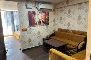 Unclassified image, 4 of 12, button - Golden Punjabi House (Zirakpur)