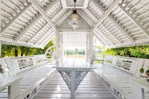 Hide & Seek River Villa