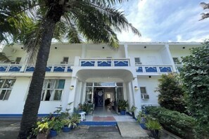 Exterior - Casa de Praxides Tourist Inn Palawan (Puerto Princesa)