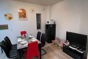 Unclassified image, 2 of 27, button - Peacock (Osaka)