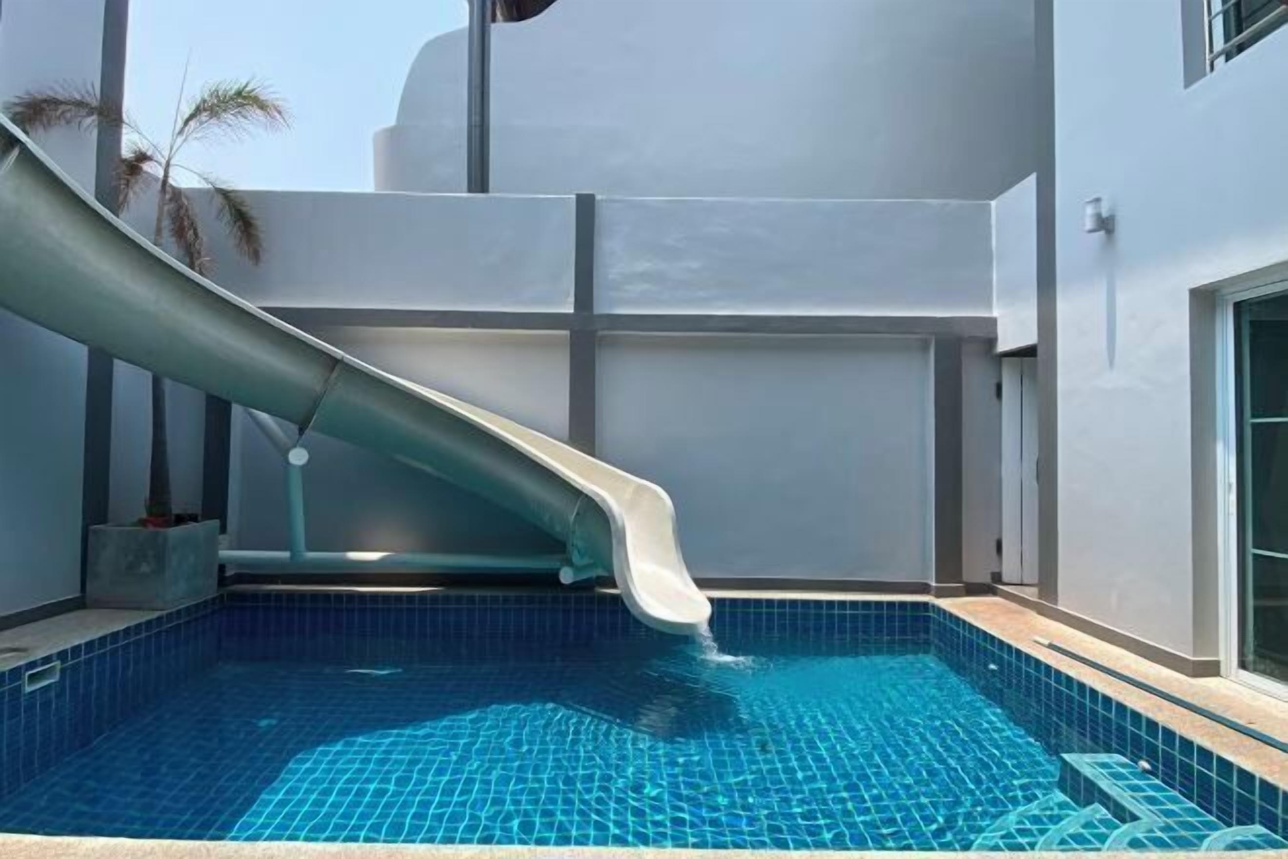 Hồ bơi ngoài trời