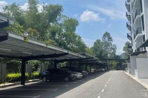 Self-parking (surcharge)