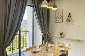 Cribs/infant beds - IWH The Cove Premium Suites (Tambun)