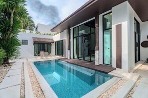 Kolam renang terbuka