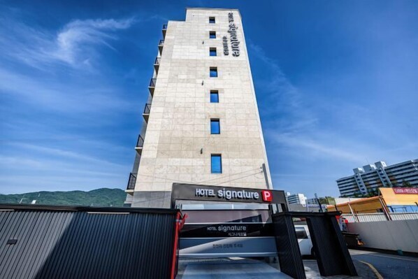 Exterior - Hotel signature (Yangsan-si)