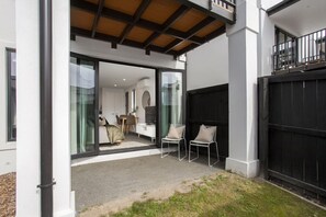 Terrace/patio - Sun Filled Living Hagley Park Hospital 2BR 2BA (Christchurch)