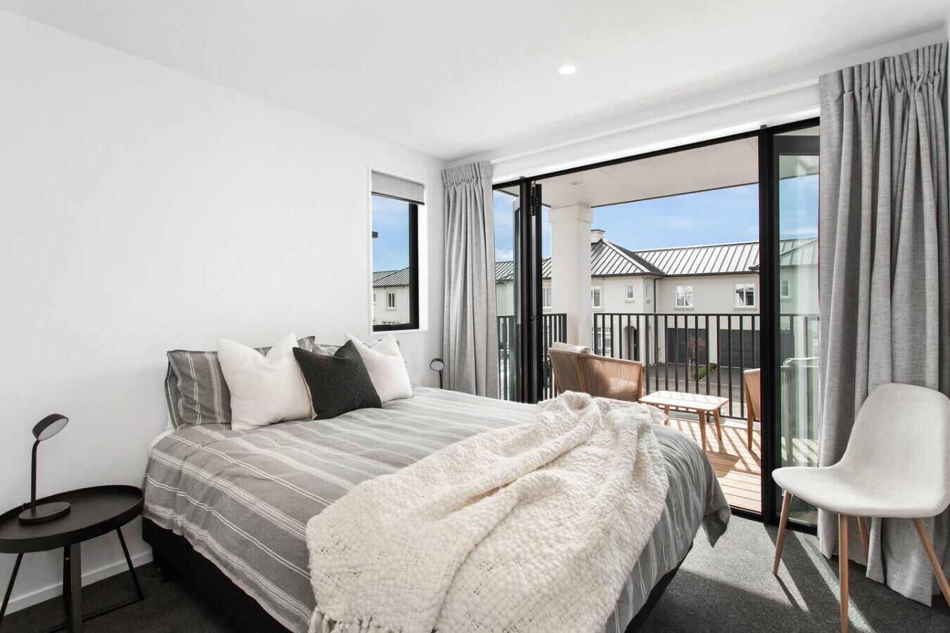 2 bedrooms, desk, iron/ironing board, WiFi