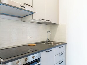 Frigorifero, forno, lavastoviglie, pentole/stoviglie/utensili