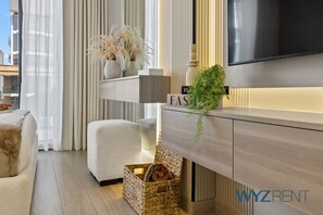 Standard Apartment, City View | Living area