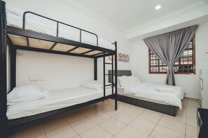 Room - ShinChan Chill 14pax Homestay@Bukit Indah (Johor Bahru)