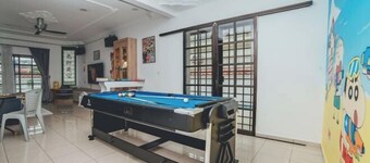 ShinChan Chill 14pax Homestay@Bukit Indah