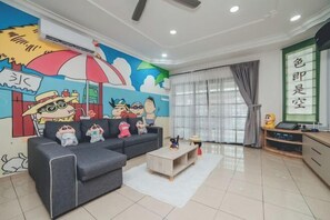 Room - ShinChan Chill 14pax Homestay@Bukit Indah (Johor Bahru)