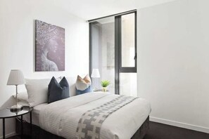 Room - A Spacious 2BR Apt, Walk to Southern Cross Station (Melbourne)