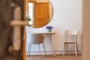 Soundproofing, iron/ironing board, cribs/infant beds - Holiday 33 Apartment M Schönhauser Allee (Berlin)