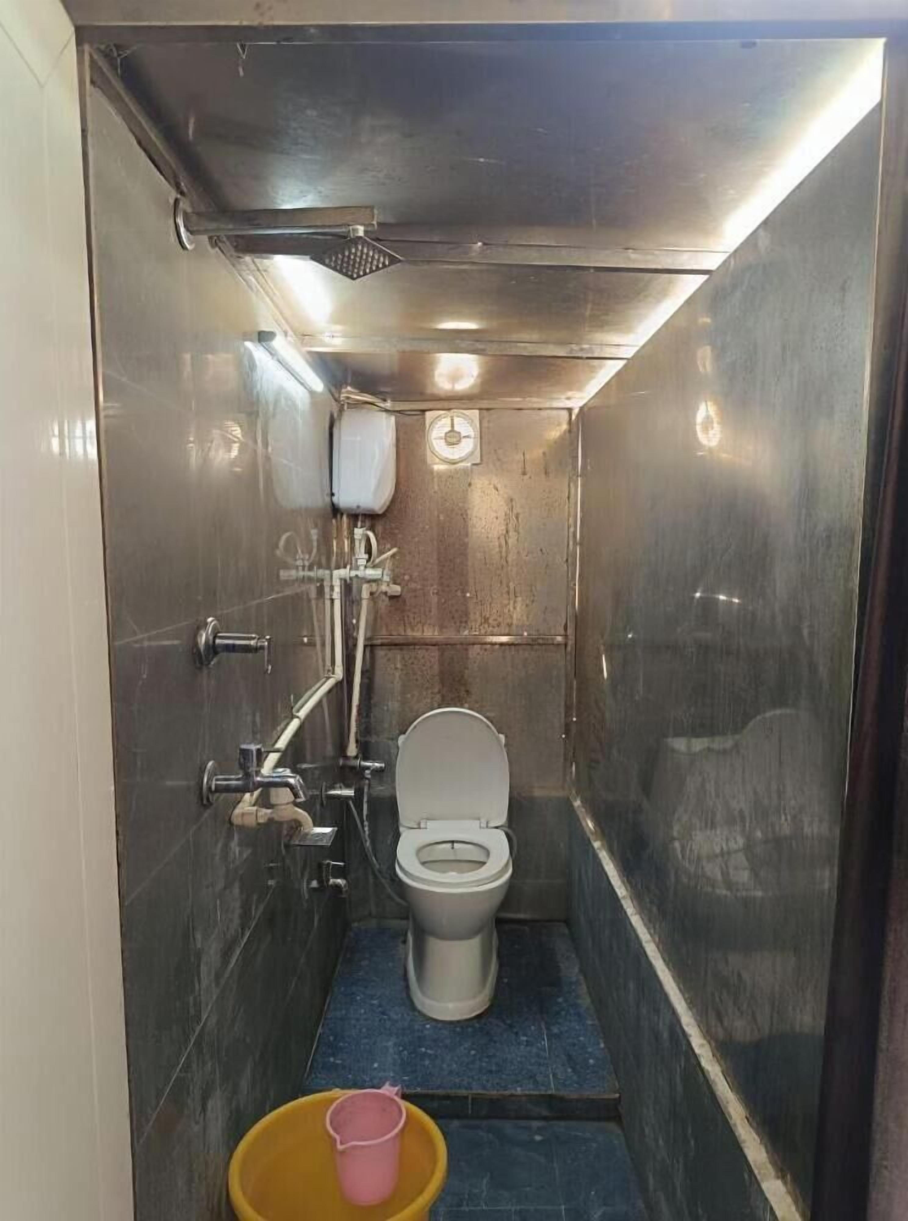 Basic Double Room, City View | Bathroom | Shower, free toiletries, soap, shampoo