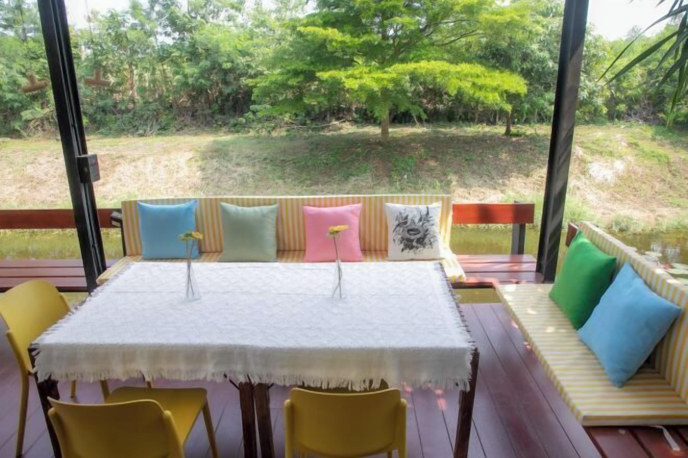 屋外ダイニングエリア