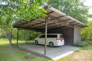 Parking - THAN Getaway Cottage: Private Lake, Pakchong, 2-8+ (Pak Chong)
