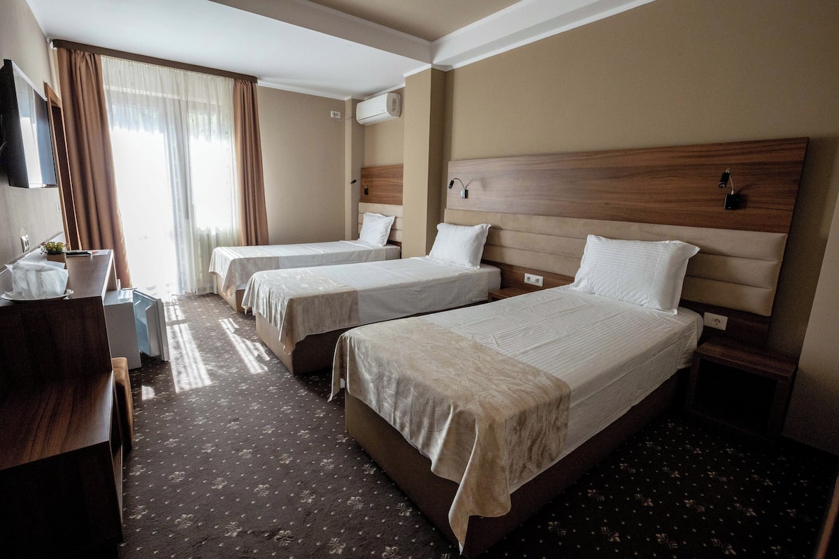 Classic Triple Room, Balcony