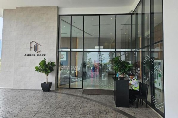 المنشأة من الخارج