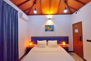 Cots/infant beds - Blue Coral Vashafaru Maldives (Vashafaru)