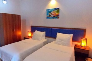 Cribs/infant beds - Blue Coral Vashafaru Maldives (Vashafaru)