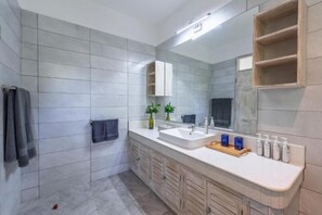 Bathroom - Hibiscus (Diani Beach)