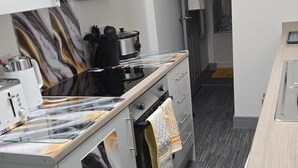 Unclassified image, 2 of 16, button - the house is suitable for contractors,family and a group  (Stoke-on-Trent)