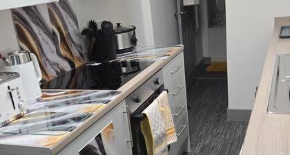the house is suitable for contractors,family and a group