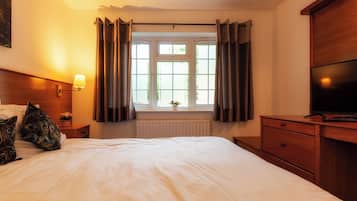 Desk, laptop workspace, iron/ironing board, free WiFi
