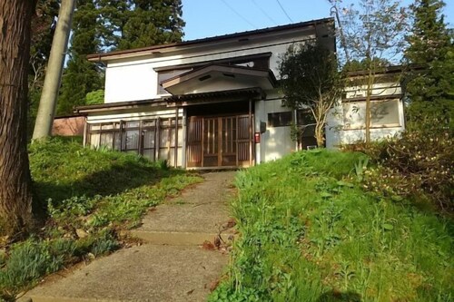 Bullfighting and Nishikigoi Traditional Culture Center