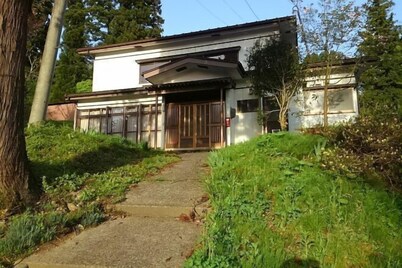 Bullfighting and Nishikigoi Traditional Culture Center