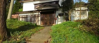 Bullfighting and Nishikigoi Traditional Culture Center