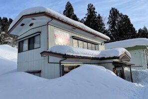 Unclassified image, 4 of 15, button - Bullfighting and Nishikigoi Traditional Culture Center (Ojiya)