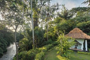 المنطقة المحيطة بالمنشأة