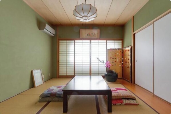 Room - Osaka Tamatsukuri (Osaka)