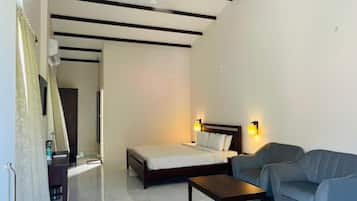 Superior Triple Room | Laptop workspace, free WiFi, bed sheets