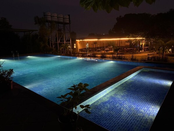Indendørs pool