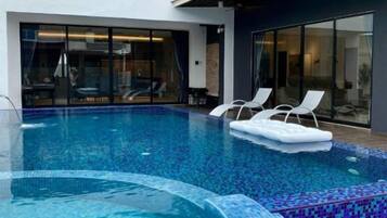 Kolam renang terbuka