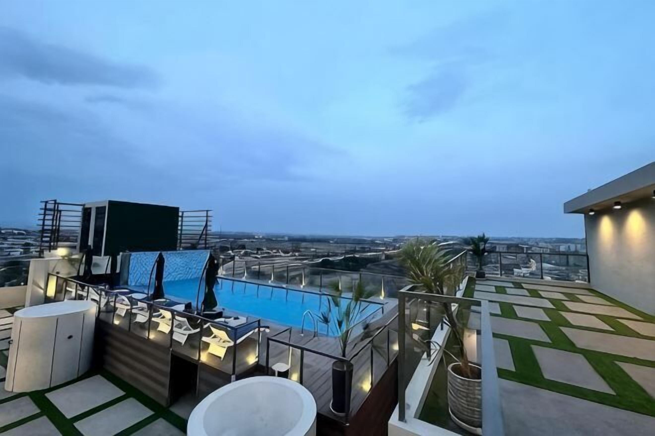 حمام سباحة خارجي