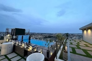 Outdoor pool - The Skyluxe (Islamabad)