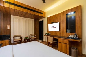Standard Room | Desk, laptop workspace, iron/ironing board, free WiFi - Grand FFOUR near Nehru Place, Delhi (New Delhi)