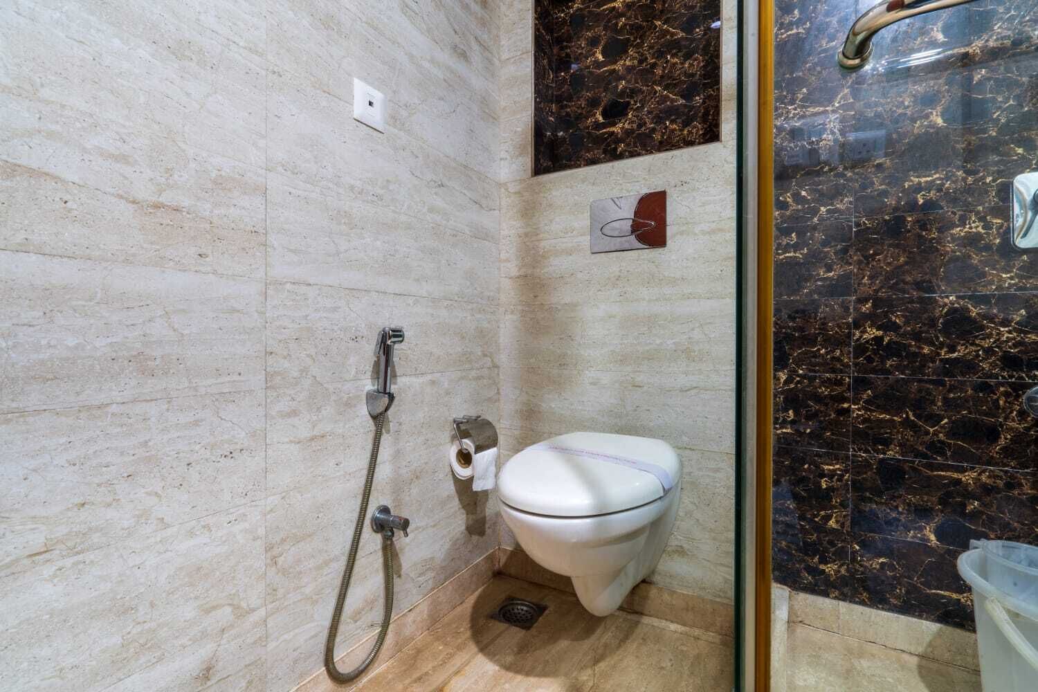 豪華客房, 城市景 | 浴室 | 淋浴設備、拖鞋、提供毛巾、番梘