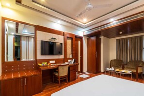 Deluxe Room, City View - Grand FFOUR near Nehru Place, Delhi (New Delhi)