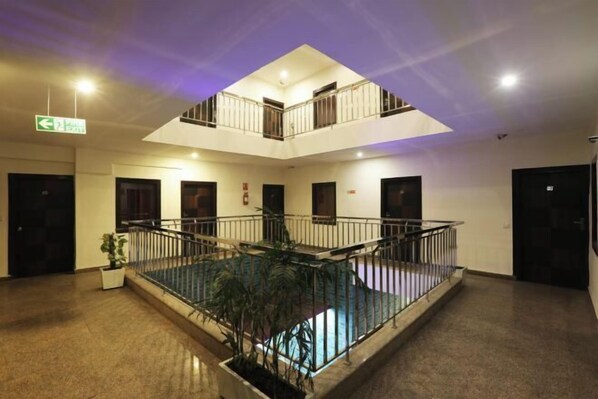 Exterior - Hotel Emerald Suites At Delhi Airport (New Delhi)