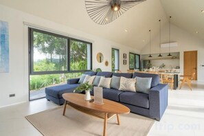 Living area - KIN Pool Villa Khaoyai (Pak Chong)