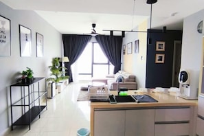 Living area - Southkey Mosaic by Bencoolen Homestay (Plentong)