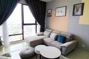 Living area - Southkey Mosaic by Bencoolen Homestay (Plentong)