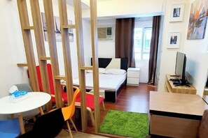 Room - Contemporary Maison Studio Unit at Ortigas Center Pasig (Pasig)